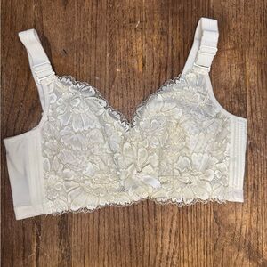 Vintage Romantic Lace Bra – Size 85B (equivalent to US 38B)